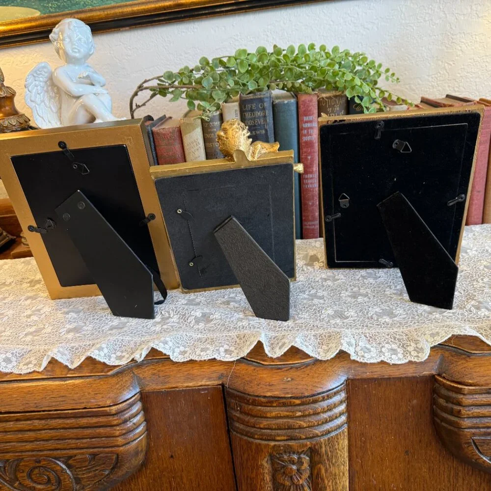 ❤️SOLD❤️3 Vintage Gold Frames with Angel Pictures - Picture 5 of 17